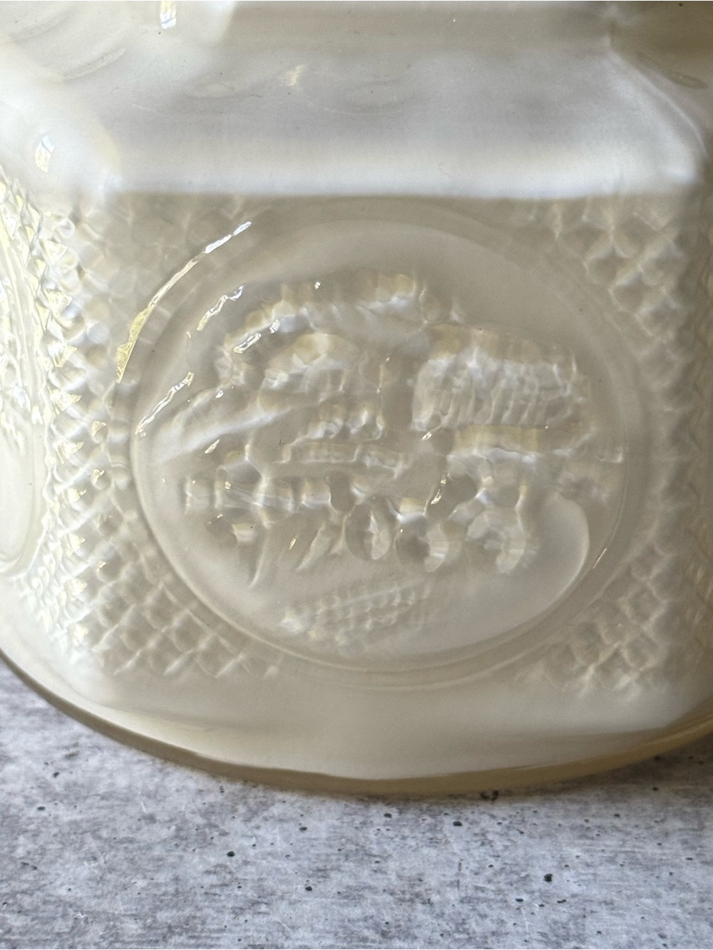 Vintage Lamplight Farms Milk Glass White Oil Lamp Kerosene Lamps Horse and Buggy - Picture 5 of 7